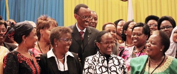  Presidente Paul Kagame, em encontro com parlamentares ruandesas. Fonte:JusBrasil