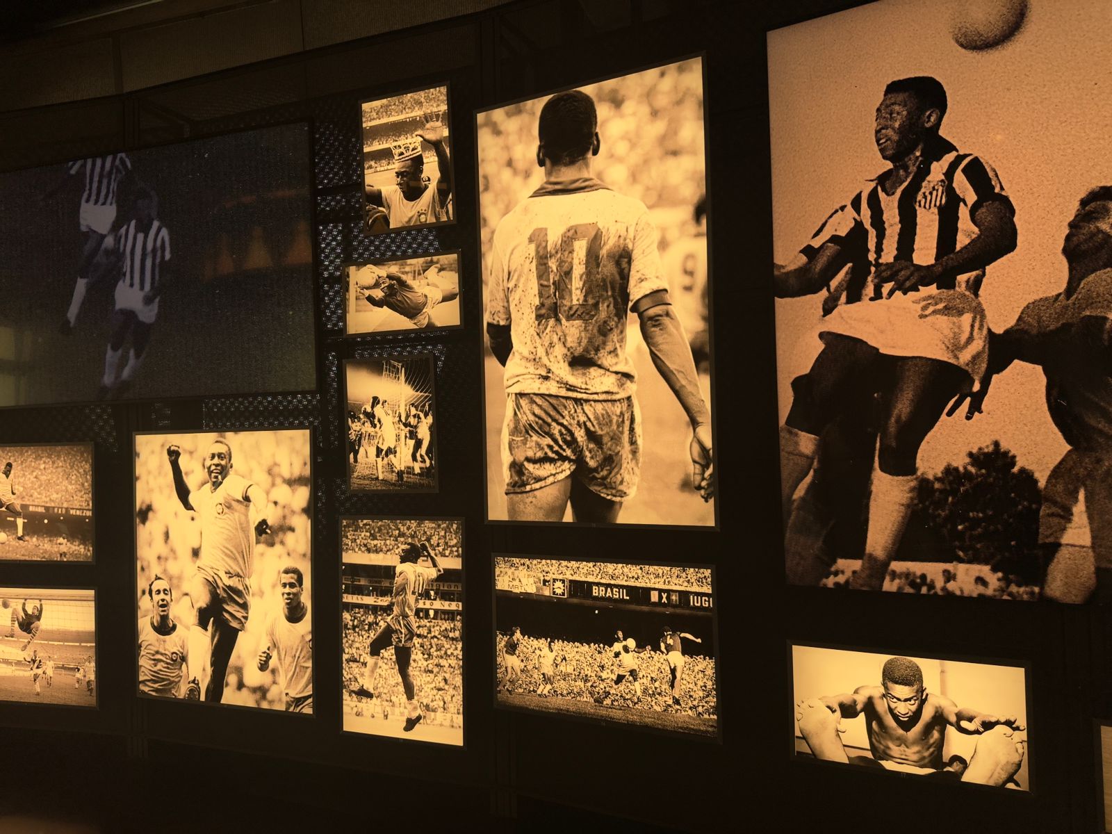 Painel em homenagem ao Jogador Pele no Museu do futebol-@euvi_.22