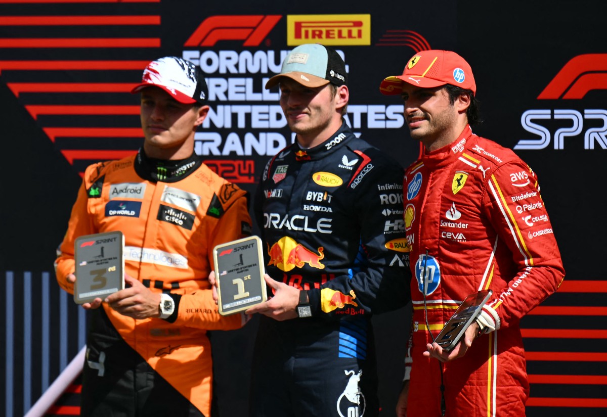 Norris, Verstappen e Sainz após a corrida Sprint em Austin. Foto: Angela Weiss/AFP