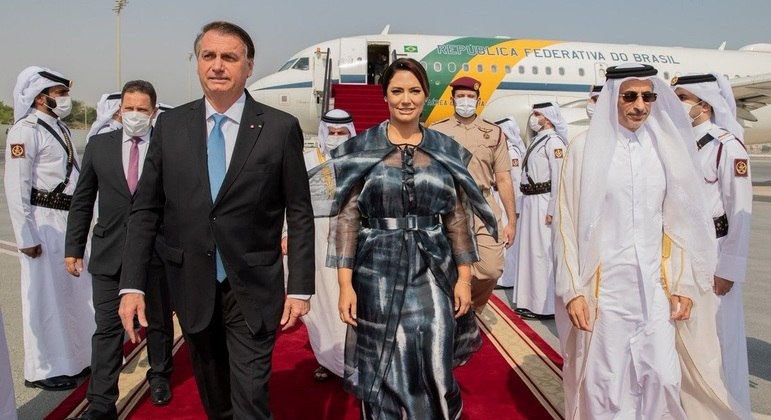 Presidente Jair Bolsonaro e Michelle desembarcam no Catar QATAR NEWS AGENCY/HANDOUT VIA REUTERS