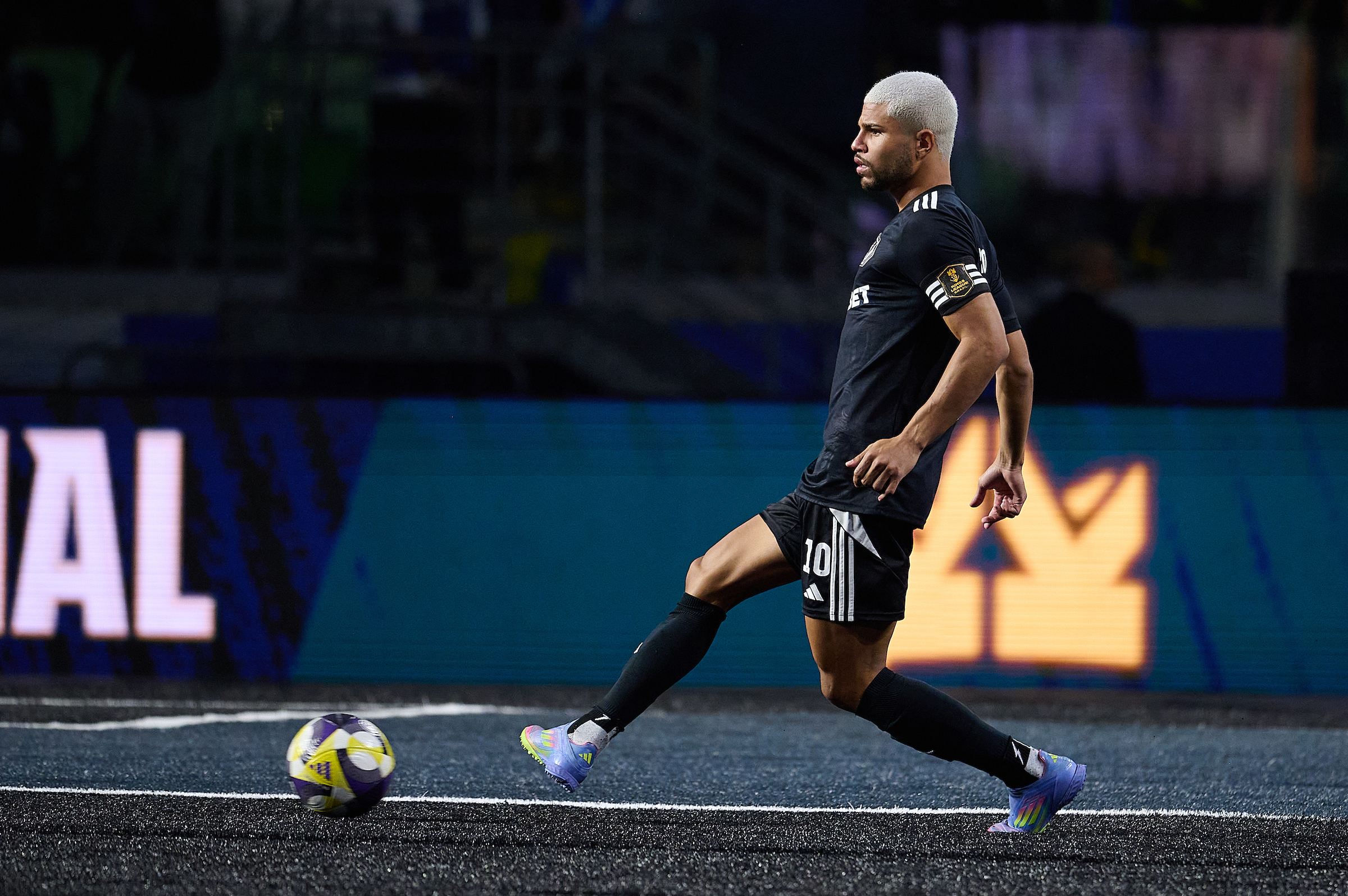 Lipão participou dos três gols da FURIA FC no primeiro tempo. Foto: Reprodução/Kings League Brazil
