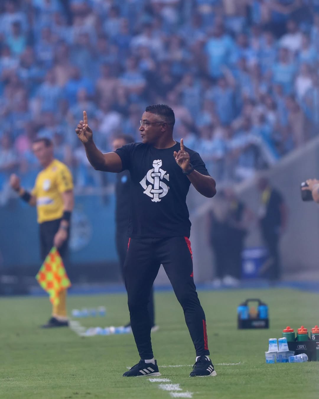 roger machado a beira do gramado 
