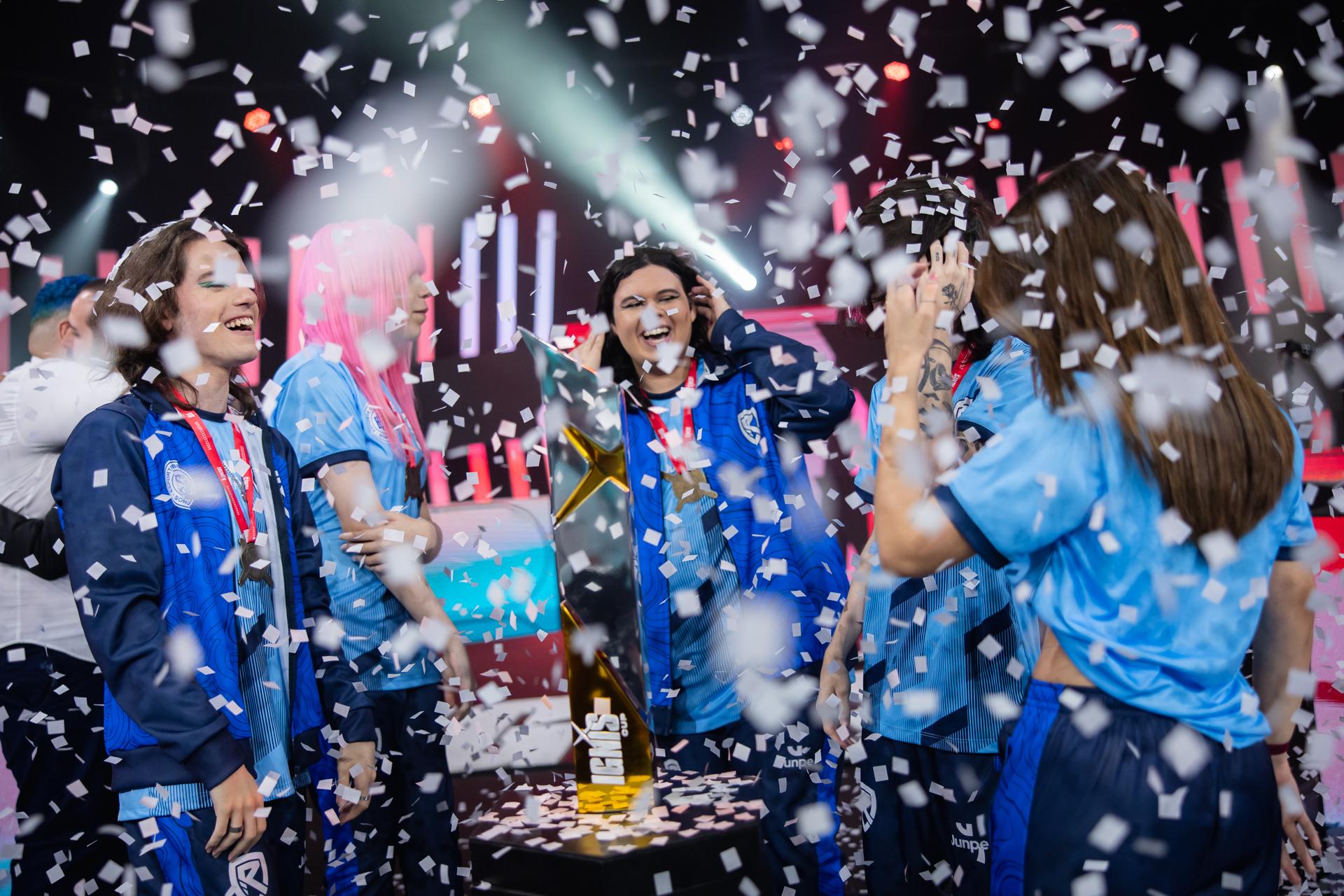 Jogadoras da Rise comemoram a conquista da Ignis Cup - Foto: Riot Games Brasil/flickr