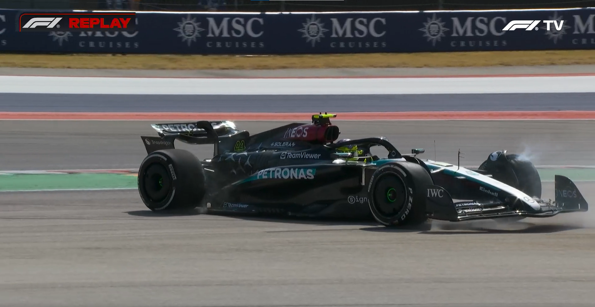 George Russell rodou e escapou da pista no primeiro e único treino do final de semana. Foto: Reprodução/F1TV