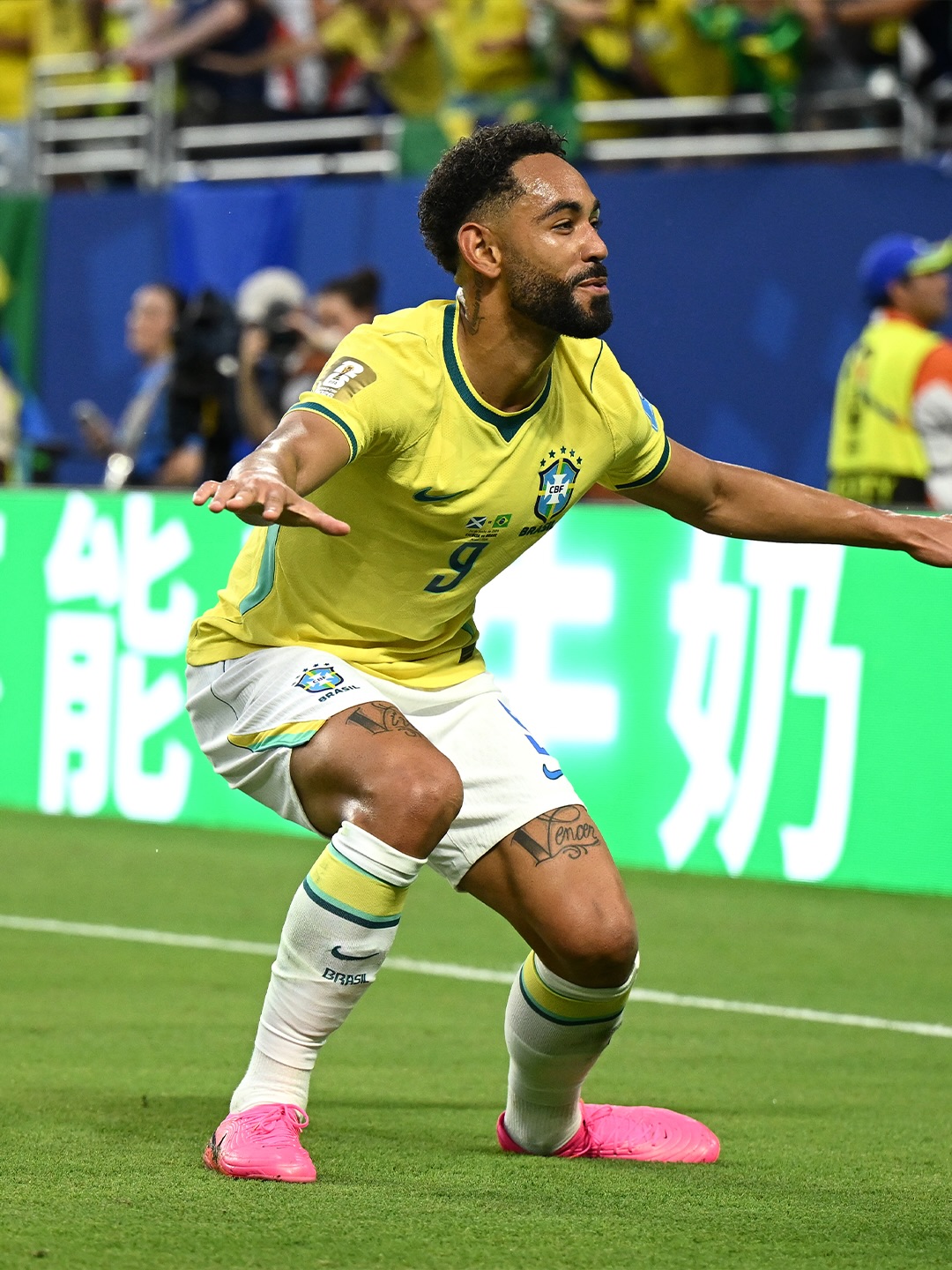 M CUNHA 