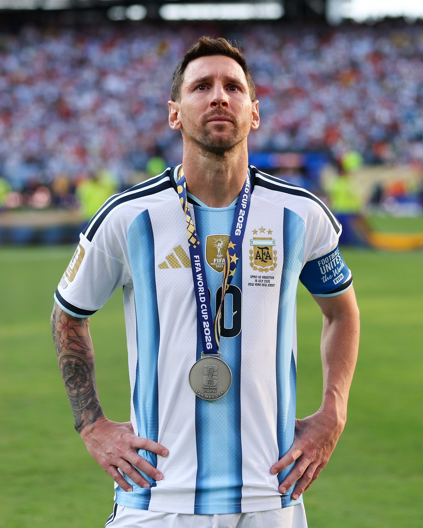 Lionel Messi com medalha de prata 