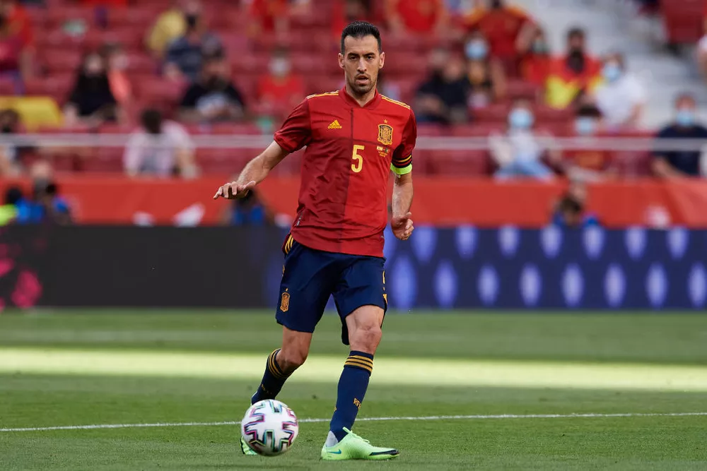 Sergio Busquets, capitão da seleção espanhola. Foto: Jose Breton/Pics Action/NurPhoto via Getty Images.