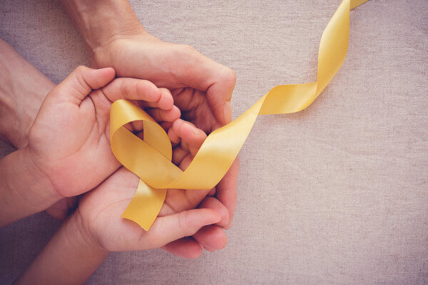 O laço amarelo é símbolo da campanha contra o suicídio