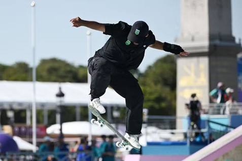 Kelvin durante prova do skate street em Paris 2024 — Foto: Sina Schuldt