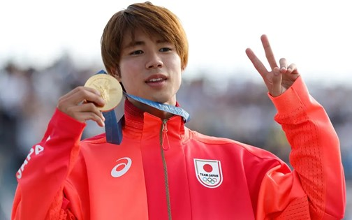       Yuto Horigome recebe sua segunda medalha de ouro — Foto: Odd Andersen 