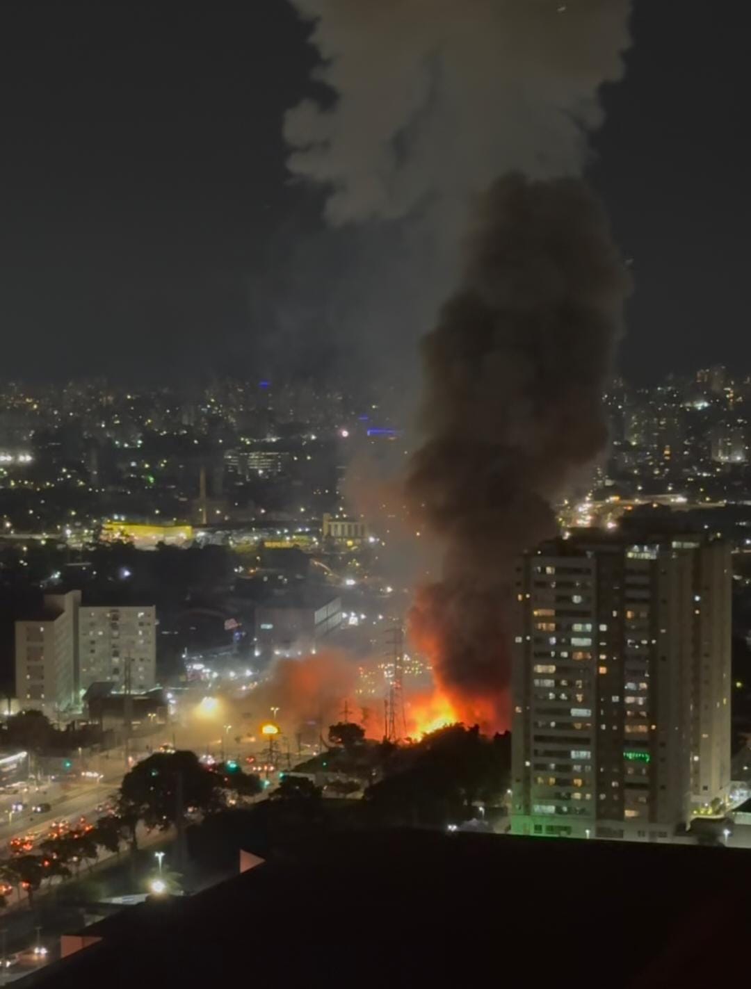 Imagem da explosão visto de apartamento vizinho