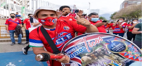 Torcedores da Costa Rica na expectativa por nova classificação para a Copa do Mundo. Foto: Getty Images.