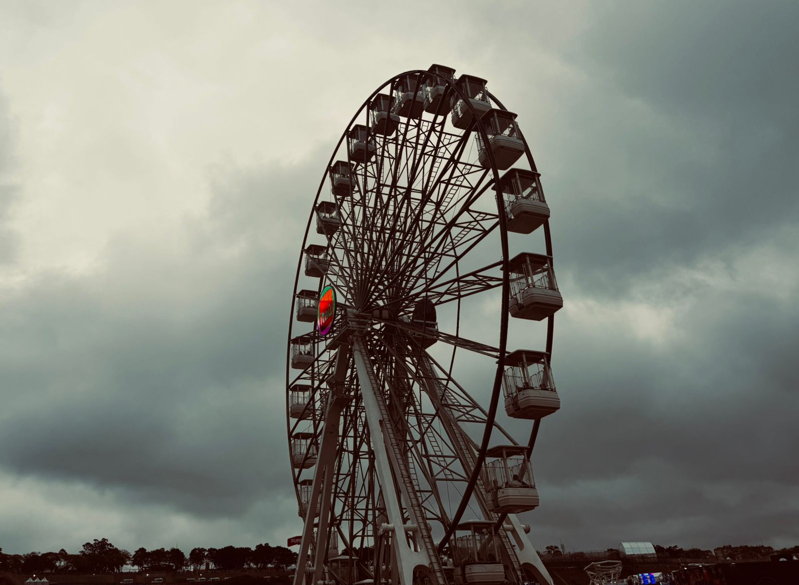 Espalhados pelo Autódromo de Interlagos, brinquedos e atrações visuais oferecem ao público momentos de lazer entre os shows. Foto: Khadijah Calil 