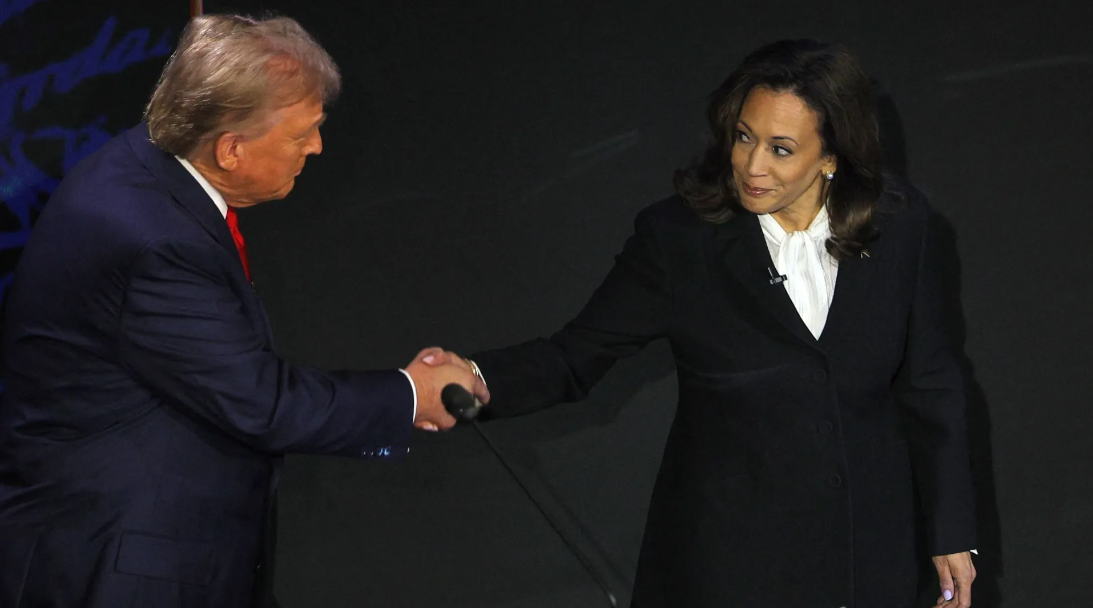 Donald Trump e Kamala Harris no debate presidencial, organizado pela rede americana ABC News. Foto: Reuters.