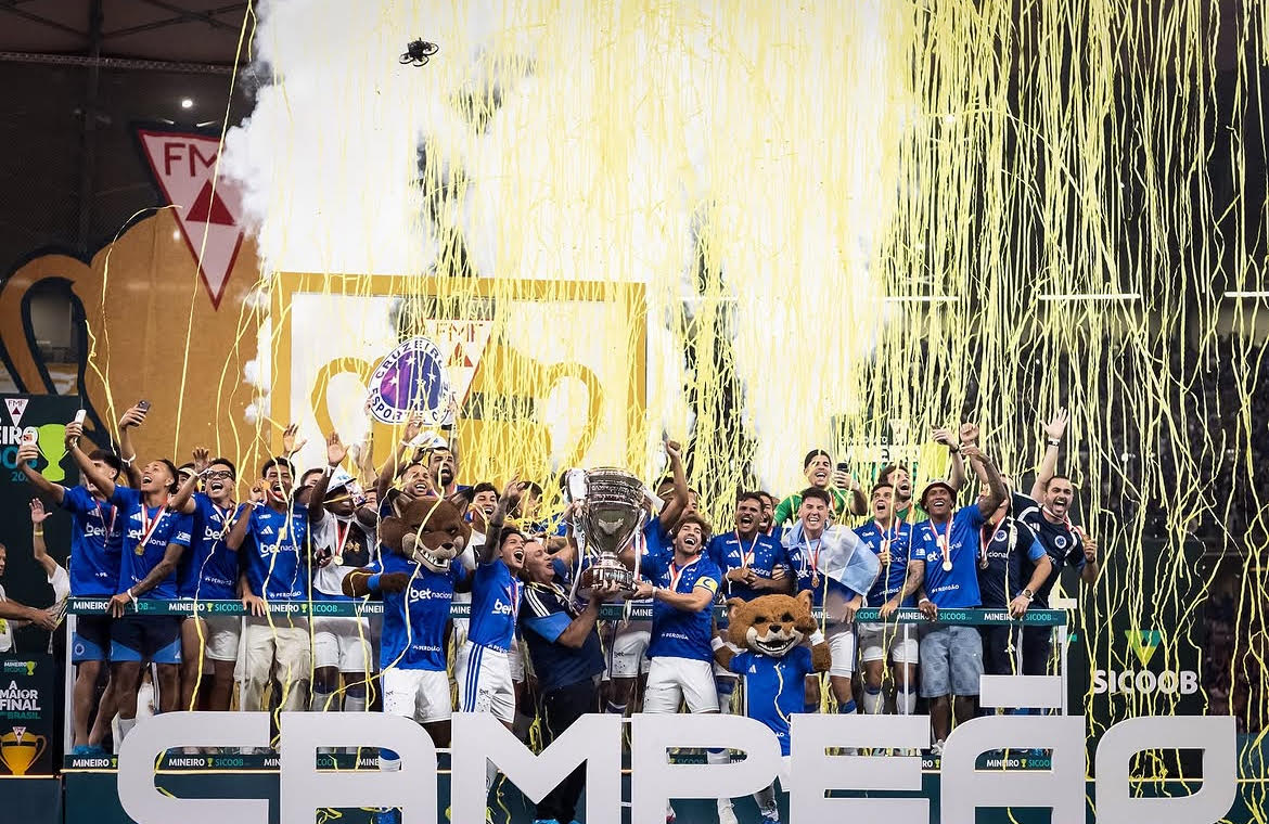 Cruzeiro comemorando a vitória