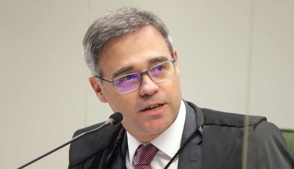 André Mendonça durante sessão plenária do STF.