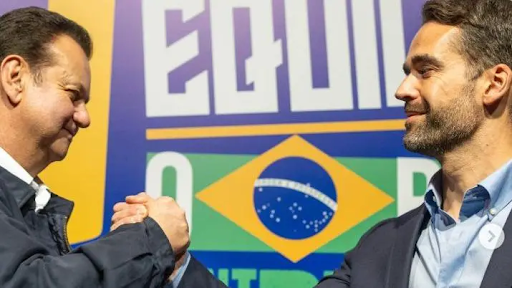 Kassab ao lado de Leite em aperto de mãos | Foto: Mauricio Tonetto/Governo do RS - Reprodução: GZH 