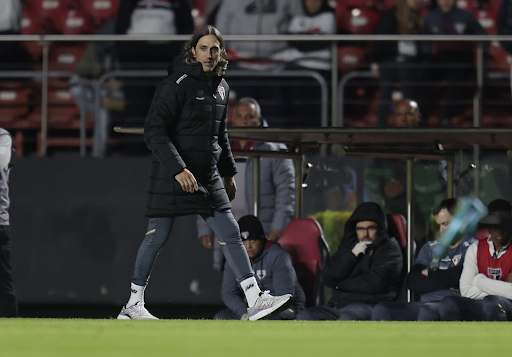 Zubeldía à beira do campo em partida contra o Vasco. Foto: Rubens Chiri e Paulo Pinto/Saopaulofc.net