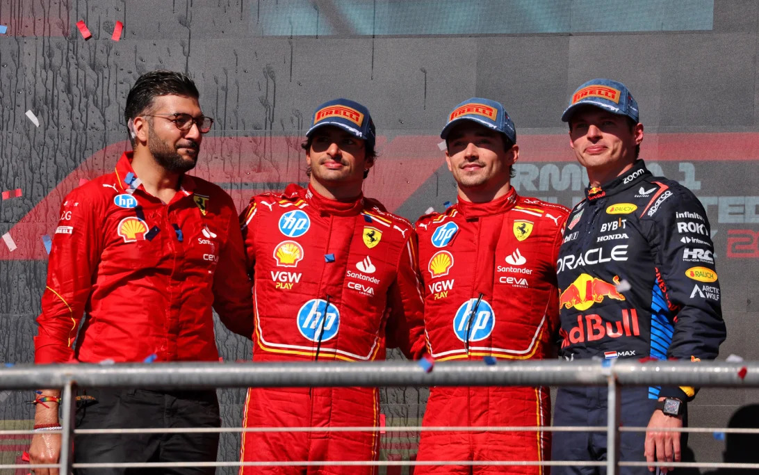 Engenheiro de Leclerc, Sainz, Charles e Verstappen no pódio de Austin. Foto: XPB Images