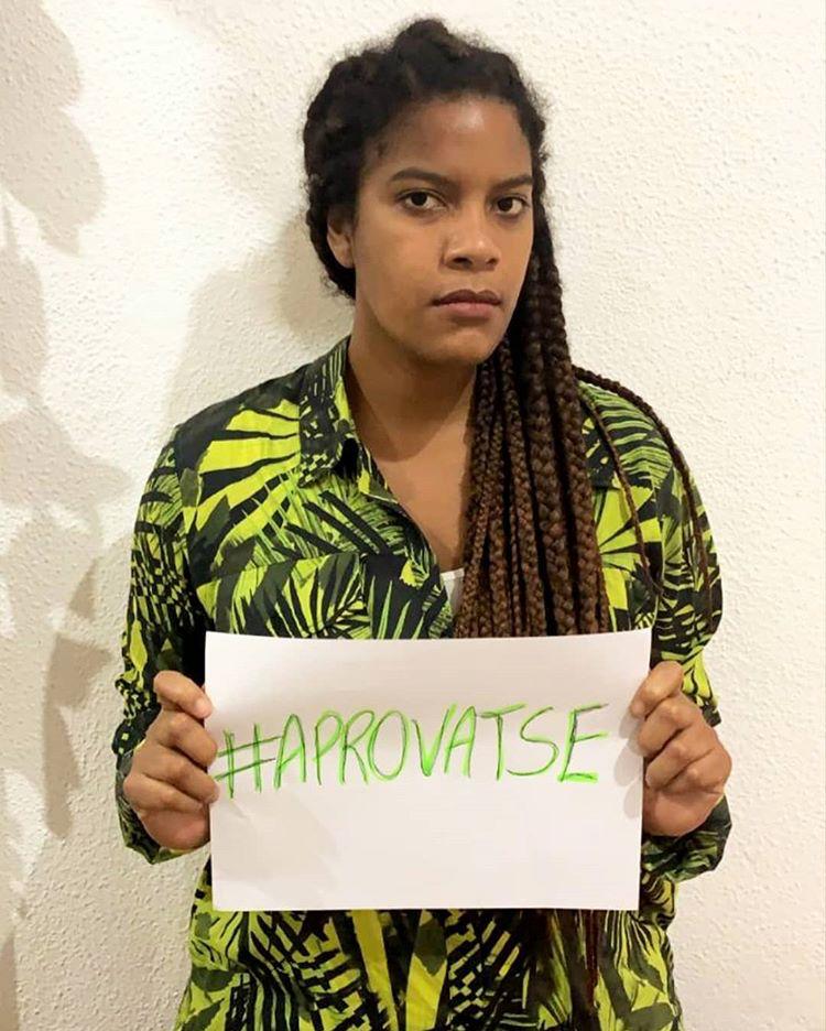 Juliana Marques, no Instagram, protestando em favor da aprovação pelo financiamento e tempo de propaganda proporcionais para candidatas negras