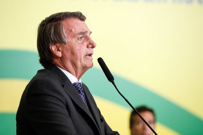 Bolsonaro discursando 