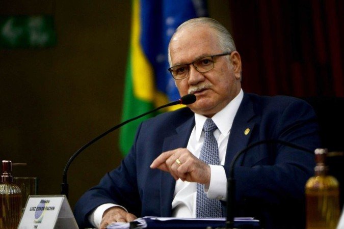 Brasil não cederá a aventuras autoritárias, diz Fachin, O presidente do  TSE, ministro Edson Fachin, afirmou, nesta terça (17), que cabe à sociedade  brasileira garantir uma mensagem de estabilidade, paz e