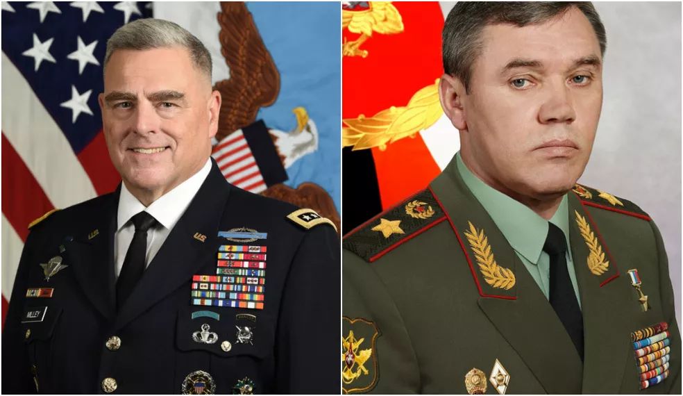 Os generais Mark Milley (EUA) e Valery Gerasimov (Rússia) - Foto: Wikimedia Commons