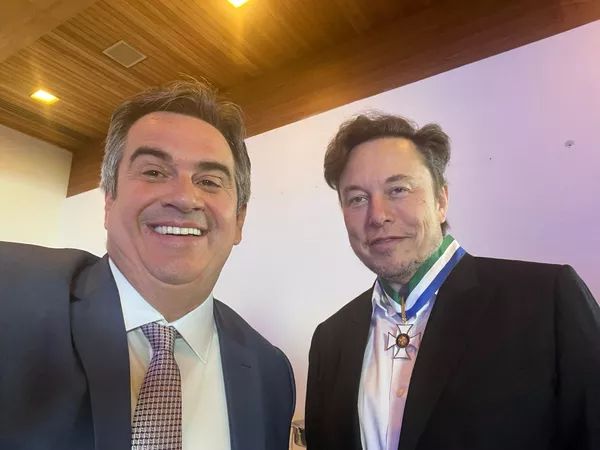 Elon Musk foi condecorado durante o evento em Porto Feliz (SP) com uma medalha de honra ao mérito - Foto: Ciro Nogueira/Twitter/Reprodução