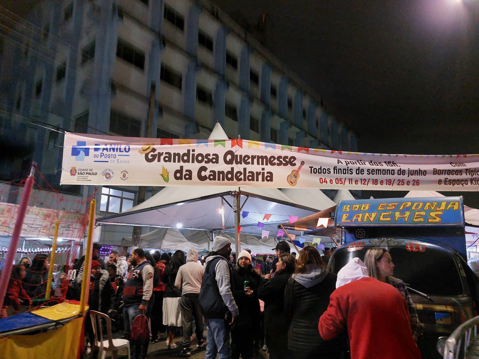 Fachada da quermesse da Candelária.