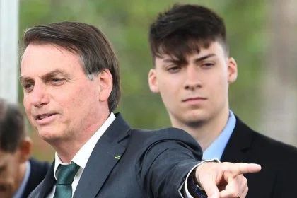 Jair Bolsonaro e seu filho Renan Bolsonaro