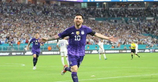 Lionel Messi comemorando gol pela seleção Argentina