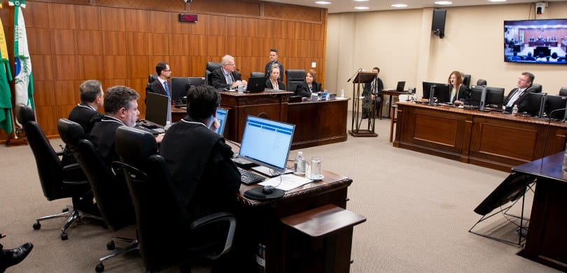 Relatores reunidos na primeira sessão de julgamento das ações que pedem a cassação de Sergio Moro- Imagem: Tribunal Regional Eleitoral do Paraná (TRE-PR)