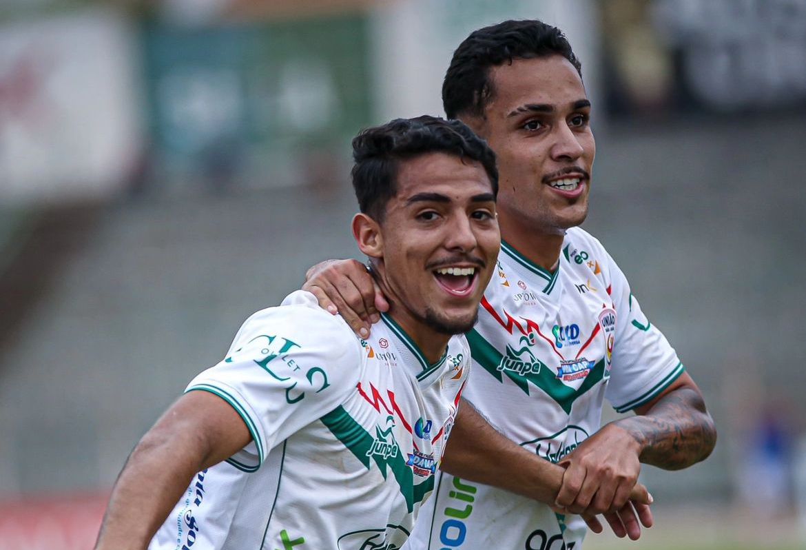 Jogadores do União São João comemorando o gol - Foto: Carol Custanari/Reprodução/Instagram/@uniaosaojoaodeararas