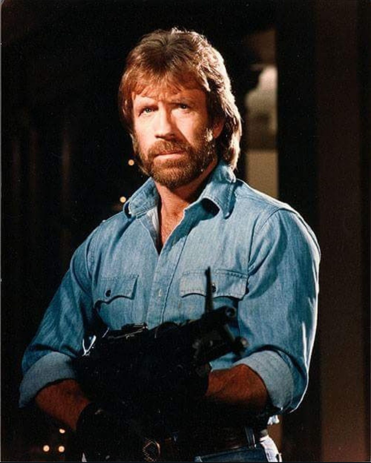Imagem do ator Chuck Norris no filme de ação Invasão U.S.A - Foto: @chucknorris / Instagram