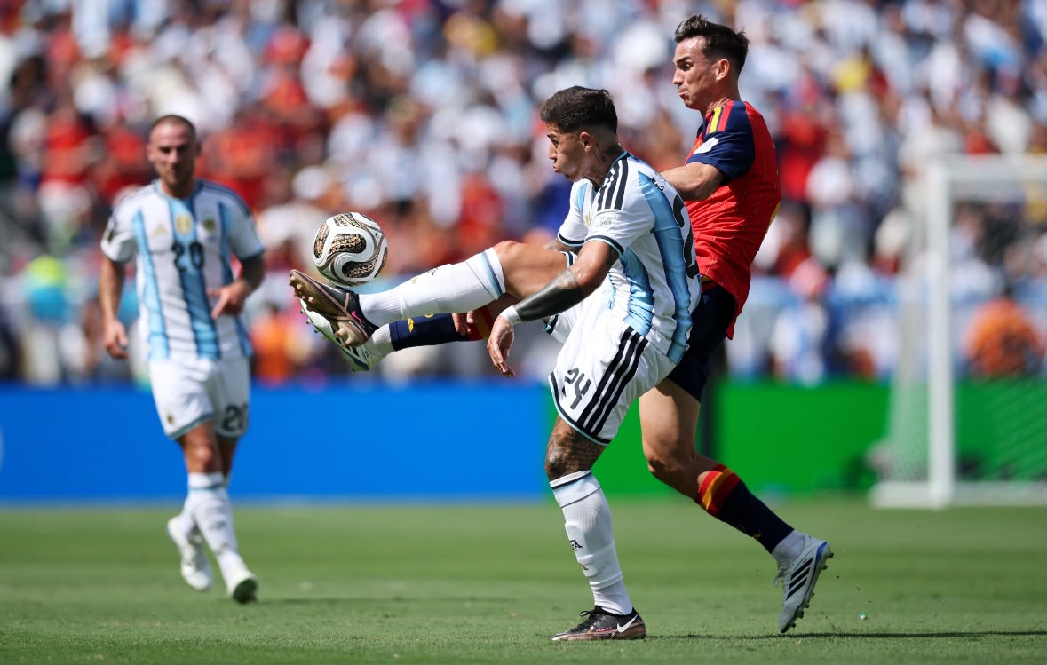 Enzo Fernández é expulso do jogo Argentina x Espanha 