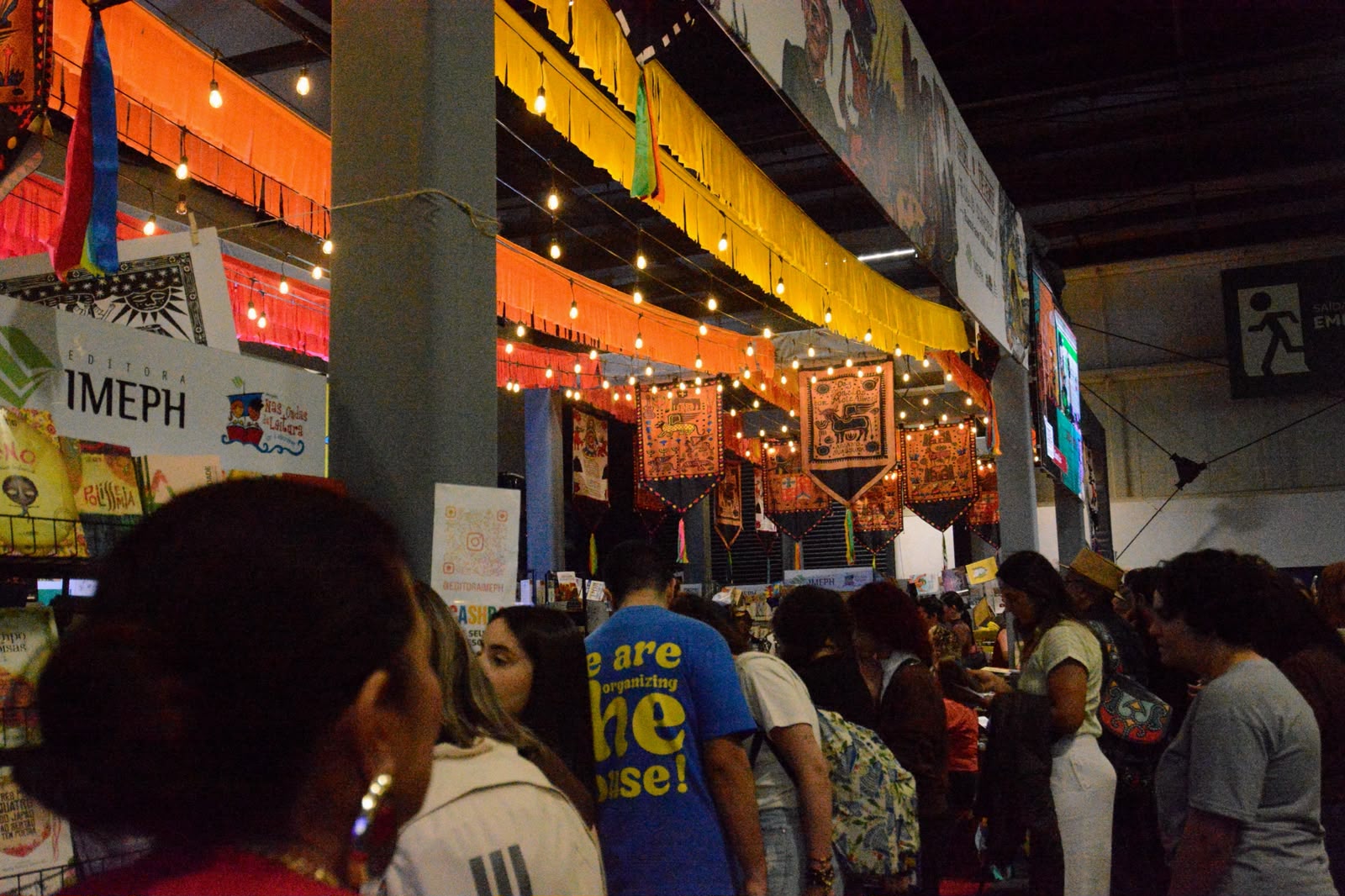 Movimento nos estandes marca a programação da Bienal do Livro de São Paulo, que reúne público e editoras durante o evento. Foto: Lawanny Nasc/ AGEMT