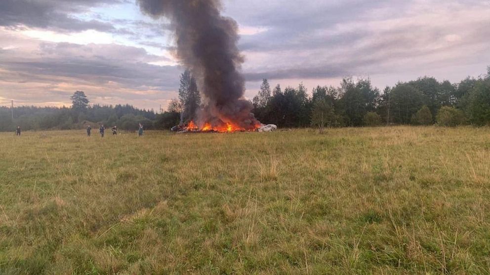 Avião que transportava Prigozhin em chamas. Fonte: Ostorozhno Novosti via Reuters.